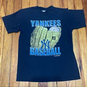 Vintage New York Yankees 1999 Men's Graphic T Shirt 🔥🔥 Size Large.
